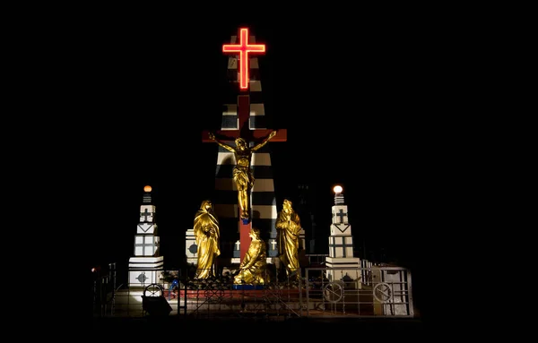 圣十字架在当地教堂过夜 — 图库照片