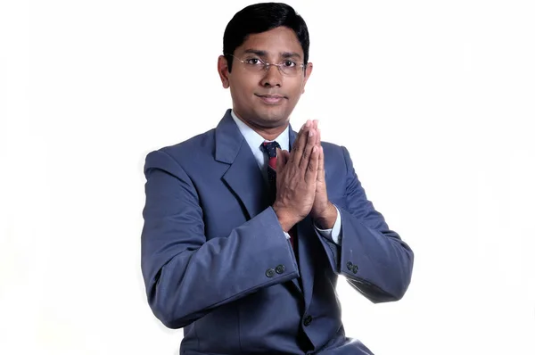 Ein Gut Aussehender Indischer Geschäftsmann Der Mit Erfolg Lächelt — Stockfoto