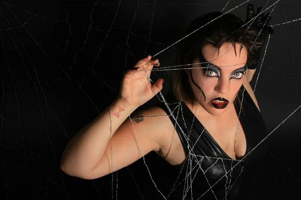 Retrato Una Mujer Hermosa Con Una Araña Cabello —  Fotos de Stock