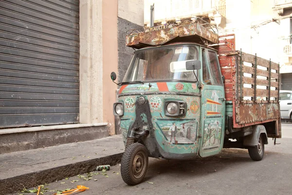 Piaggio Driewieler Traditioneel Geschilderd — Stockfoto