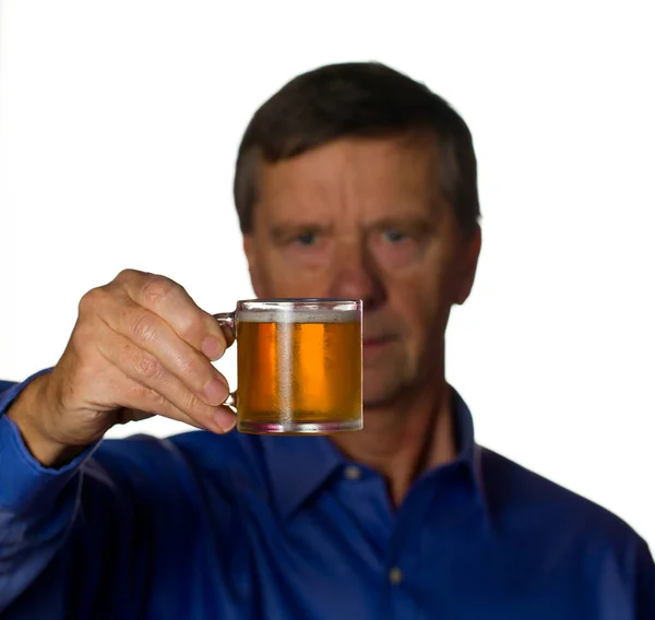 Uomo Anziano Pensione Con Bicchiere Fresco Birra Piccolo Serbatoio Con — Foto Stock