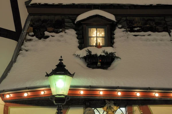 Fenster Mit Weihnachtsbeleuchtung — Stockfoto