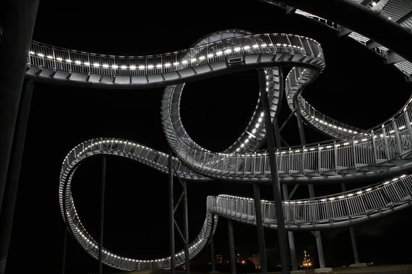 Rollercoaster Sculpture Night — стоковое фото