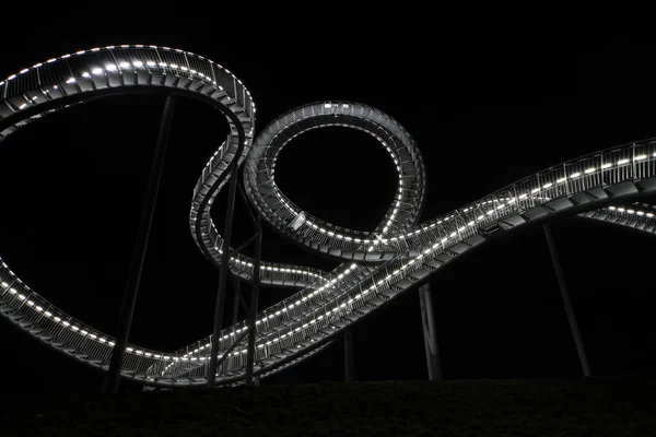 Montaña Rusa Escultura Noche — Foto de Stock