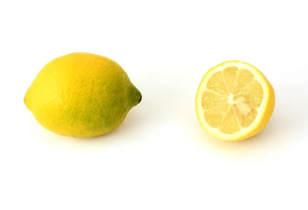 Beyaz Arkaplana Karşı Limonlar — Stok fotoğraf