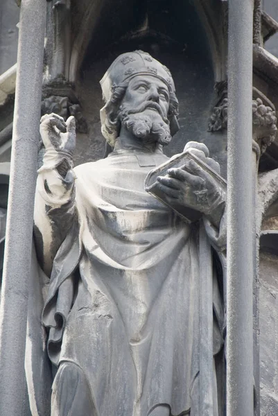 Церква Святого Стефана Відні Статуя Святого — стокове фото
