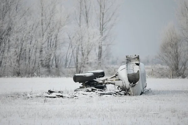 雪上飞机残骸的细节 — 图库照片