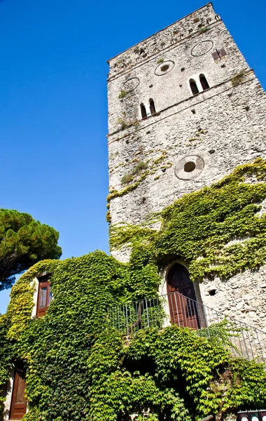 Italien Ett Medelålders Slott Omfattas Ivy — Stockfoto