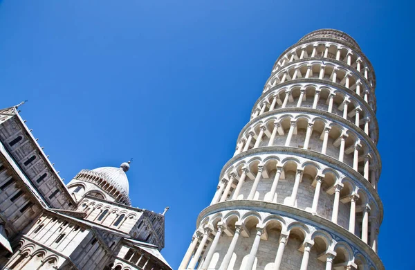Италия Пиза Знаменитая Башня Идеальной Голубой Пекарне — стоковое фото
