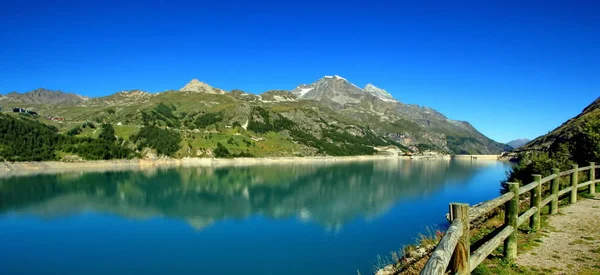 Vista Panorámica Del Lago Chevril Presa Pueblo Tignes Montaña Los — Foto de Stock