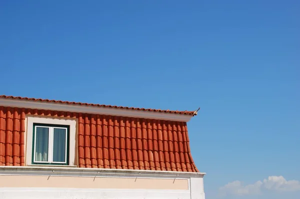 Traditioneel Luxe Huis Tegen Blauwe Lucht Achtergrond — Stockfoto