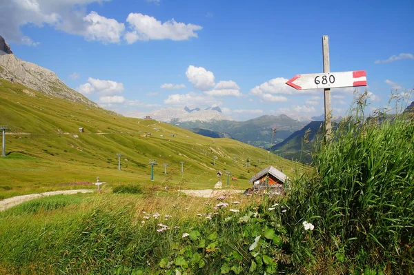 Signpost Pordoi Dolomites — Fotografia de Stock