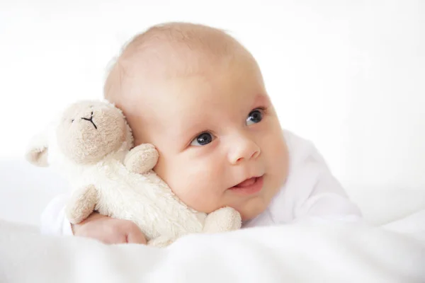 Bonito Pequeno Bebê Com Urso — Fotografia de Stock