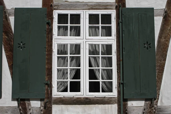 Fenster Eines Alten Fachwerkhauses — Stockfoto