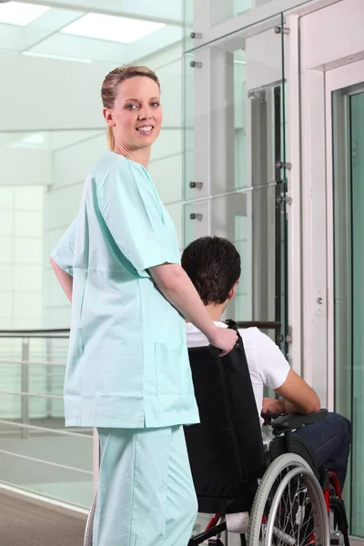 Nurse Pushing Male Patient Wheelchair — Stock Photo, Image