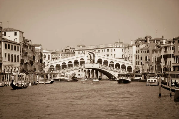 Overlooking Rialto Bridge — Stock Photo, Image