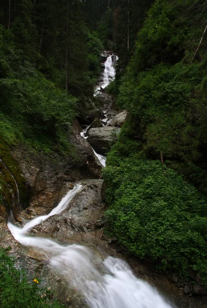 Onde Torrente Flui — Fotografia de Stock