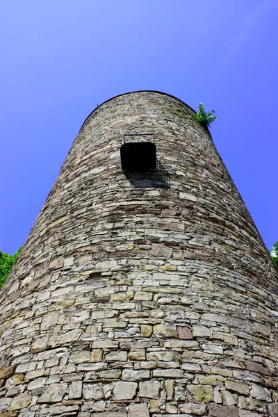 Wieża Przed Błękitnym Niebem — Zdjęcie stockowe