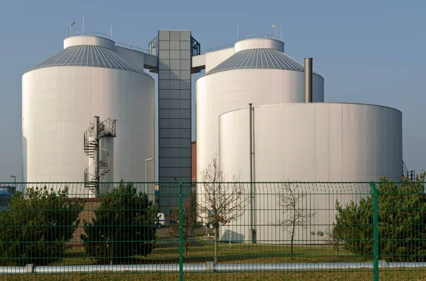 Silos Una Planta Industrial —  Fotos de Stock