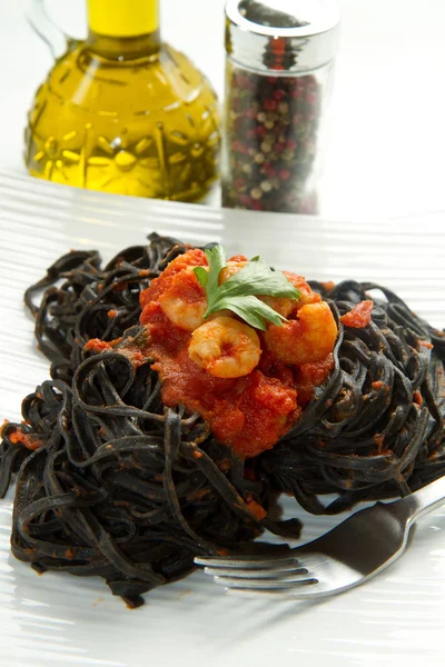 Black Pasta Tomatoes Sauce Shrimp — Stock Photo, Image