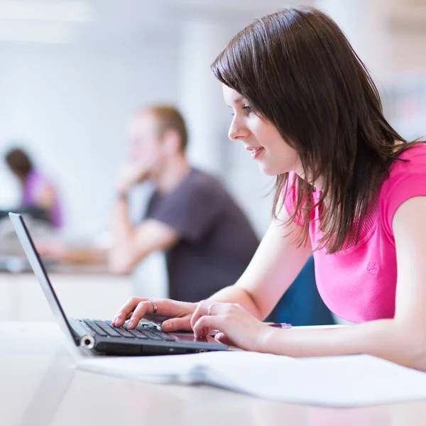 Bibliotheek Mooie Vrouwelijke Student Met Laptop Boeken Werken Een College — Stockfoto