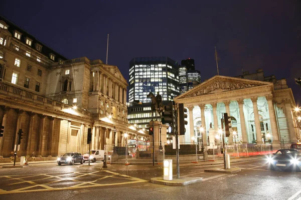 イギリスの金融の中心 イングランドと王立取引所の銀行 地域銀行での夜景 — ストック写真