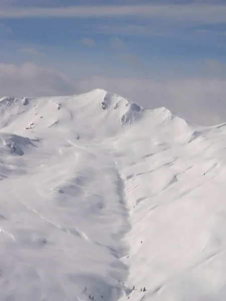 Montañas Cubiertas Nieve Madurez — Foto de Stock