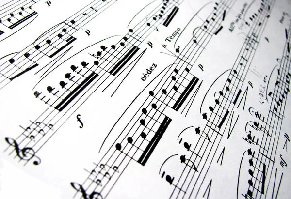 Instrumenty Muzyczne Notatki Muzyczne Białym — Zdjęcie stockowe