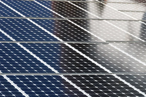 Painéis Solares Para Geração Eletricidade Com Reflexão — Fotografia de Stock