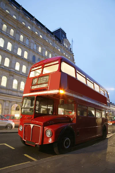 Ruta Master Bus Calle Londres Route Master Bus Símbolo Más — Foto de Stock