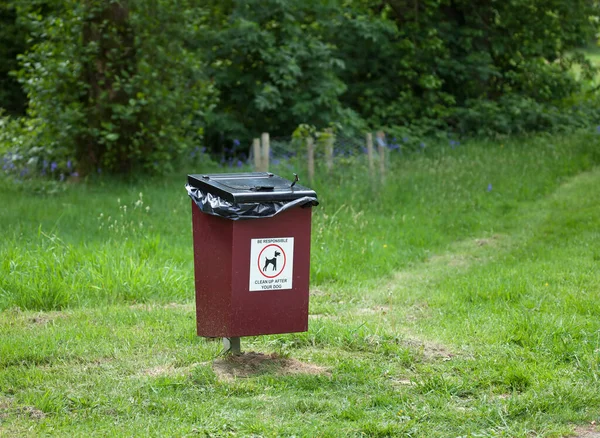 New Dog Waste Bin Общественном Парке — стоковое фото