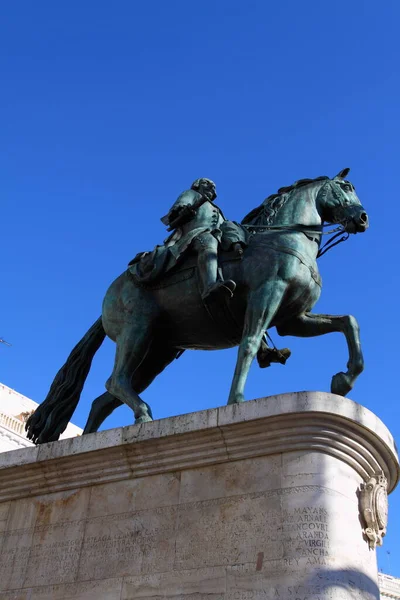 Άγαλμα Ιππασίας Του Carlos Iii Puerta Del Sol Μαδρίτη Ισπανία — Φωτογραφία Αρχείου