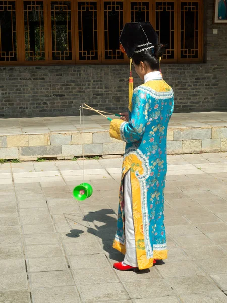 Girl Manchuria Diabolo Traditional Clothes Toys — Stock Photo, Image