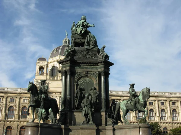 Maria Theresia 纪念碑在维也纳 — 图库照片