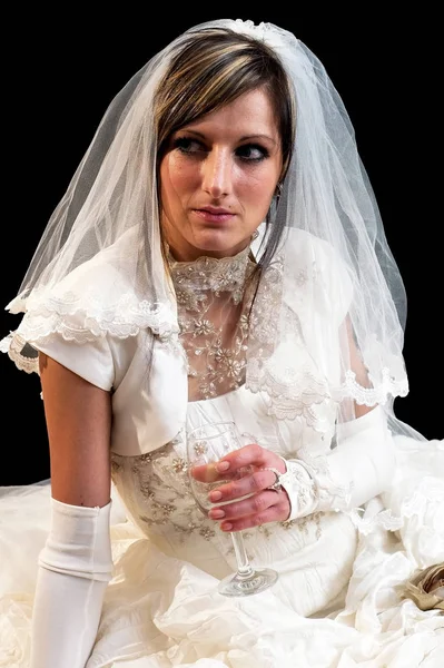 Unga Vackra Brud Vit Bröllopsklänning Den Svarta Bakgrunden — Stockfoto