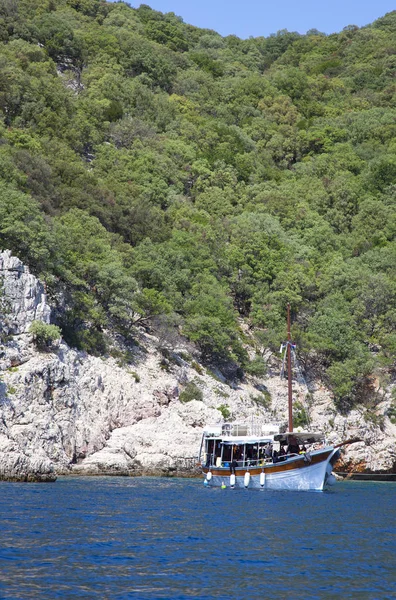 Klassisches Boot Vor Anker Offenen Meer — Stockfoto