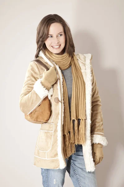 Portrait Une Belle Jeune Femme Vêtements Hiver — Photo