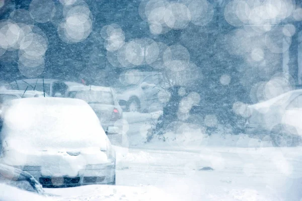 Ein Bild Von Verschneiten Geparkten Autos — Stockfoto