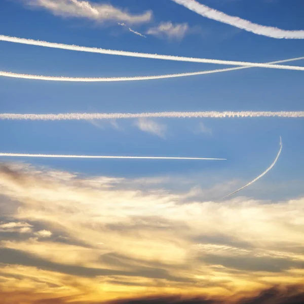 Létající Komerční Letadlo Během Západu Slunce — Stock fotografie