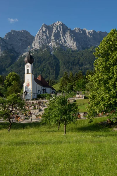 Vaxenstein Med Bykyrka — Stockfoto