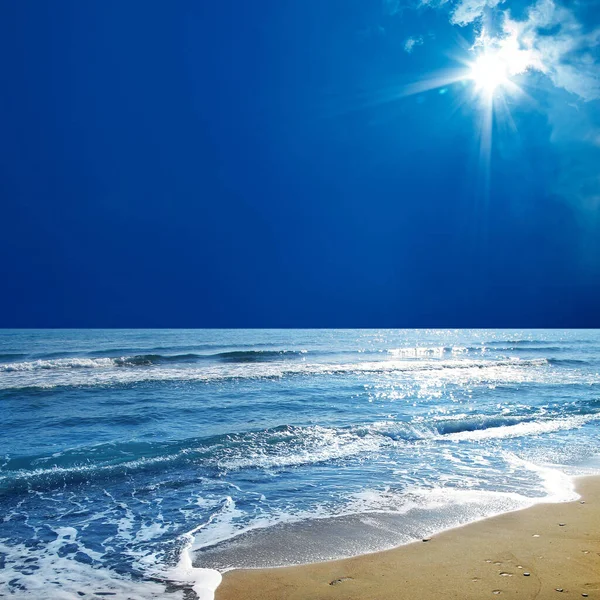 Uma Imagem Praia Com Luz Solar — Fotografia de Stock