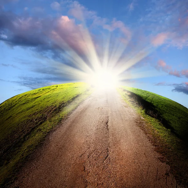 Conceptueel Beeld Van Lege Weg Boven Bewolkte Hemel Met Lichtstraal — Stockfoto