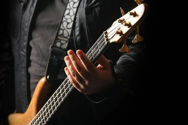 Närbild Gitarristen Som Spelar Gitarr — Stockfoto