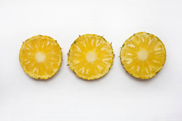Plátky Ananas Izolované Bílém Pozadí — Stock fotografie