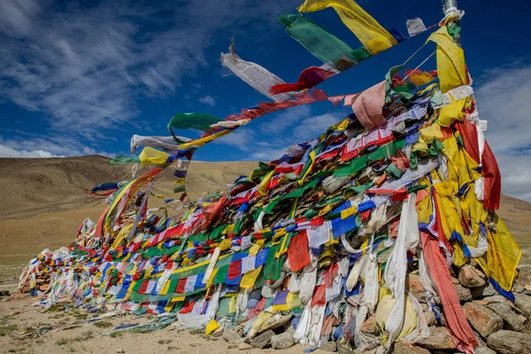 Zoals Vele Passen Himalaya Bij Polokongka Talloze Gebedsvlaggen Wapperen Wind — Stockfoto