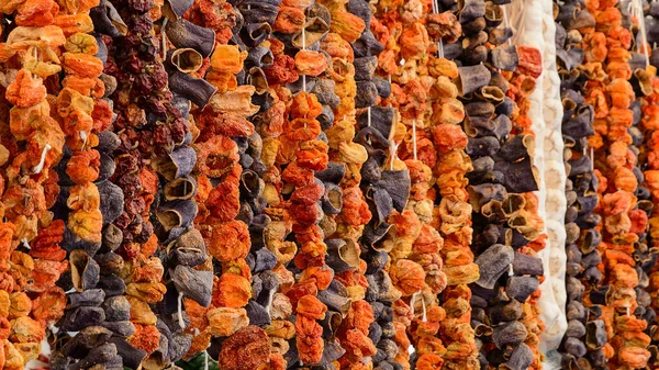 Orientalne Przyprawy Suszone Bakłażany Papryka Papryka Papryka Warzywa Wiszące Tureckim — Zdjęcie stockowe