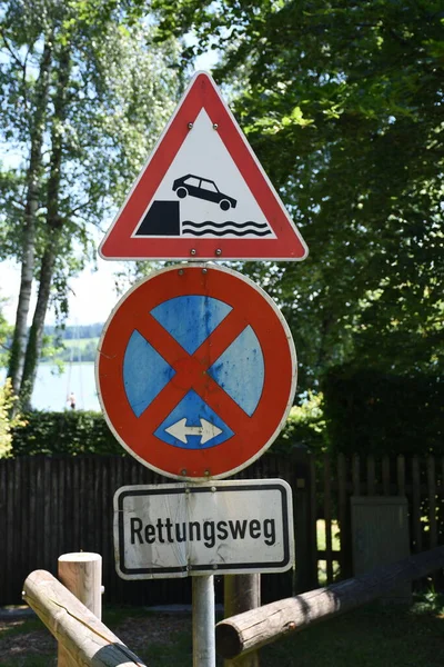 Signos Tráfico Alemania Signos Peligro Atención Costa Retención Prohibida Estacionamiento — Foto de Stock
