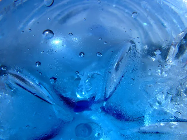 Blaue Wassertropfen Auf Glas — Stockfoto