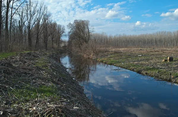 Canal Irrigação Durante Início Primavera Vista Paisagem — Fotografia de Stock