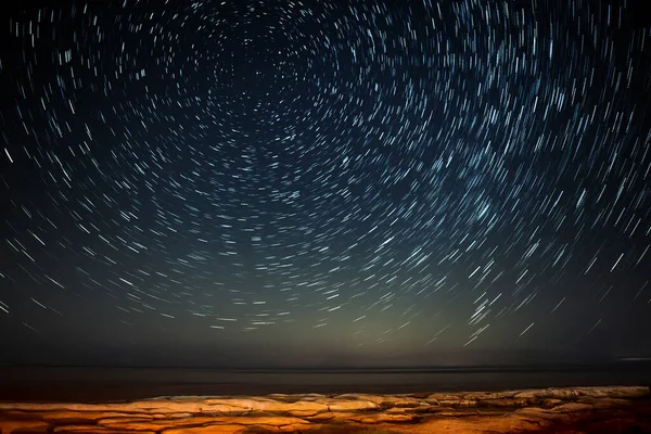 Imágenes Exposición Extrema Larga Que Muestran Senderos Estrellados Cielo —  Fotos de Stock